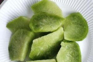 萝卜的生食之道（萝卜的健康功效及生食注意事项）