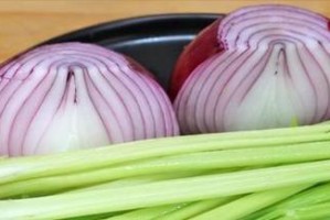 教你正确洗芹菜的方法（如何洗才能让芹菜变得干净无沙？——）